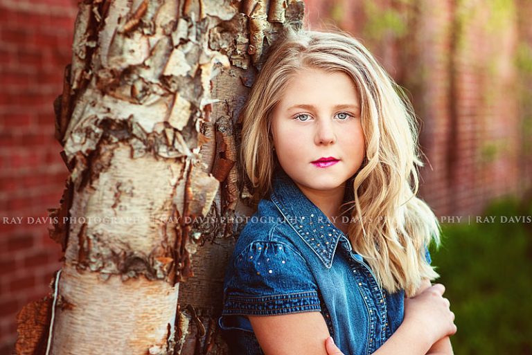 Louisville Child Portrait of girl leaning against a tree taken by Ray Davis Photography