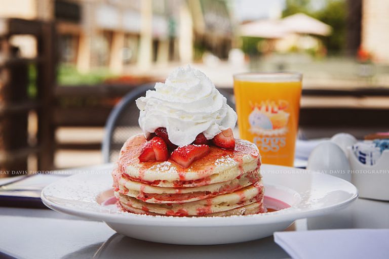 wild-eggs-strawberry-pancakes-westport-village-food-photographer-ray-davis